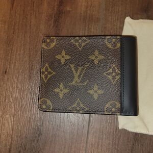 Authentic Louis Vuitton Men's Wallet (NEW)